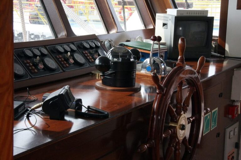 ship-control-bridge-1024x683-1